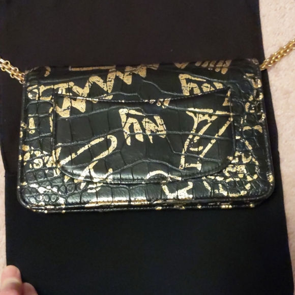 SOLD CHANEL*RARE* Paris-New York 2019 Graffiti WOC - Picture 12 of 16